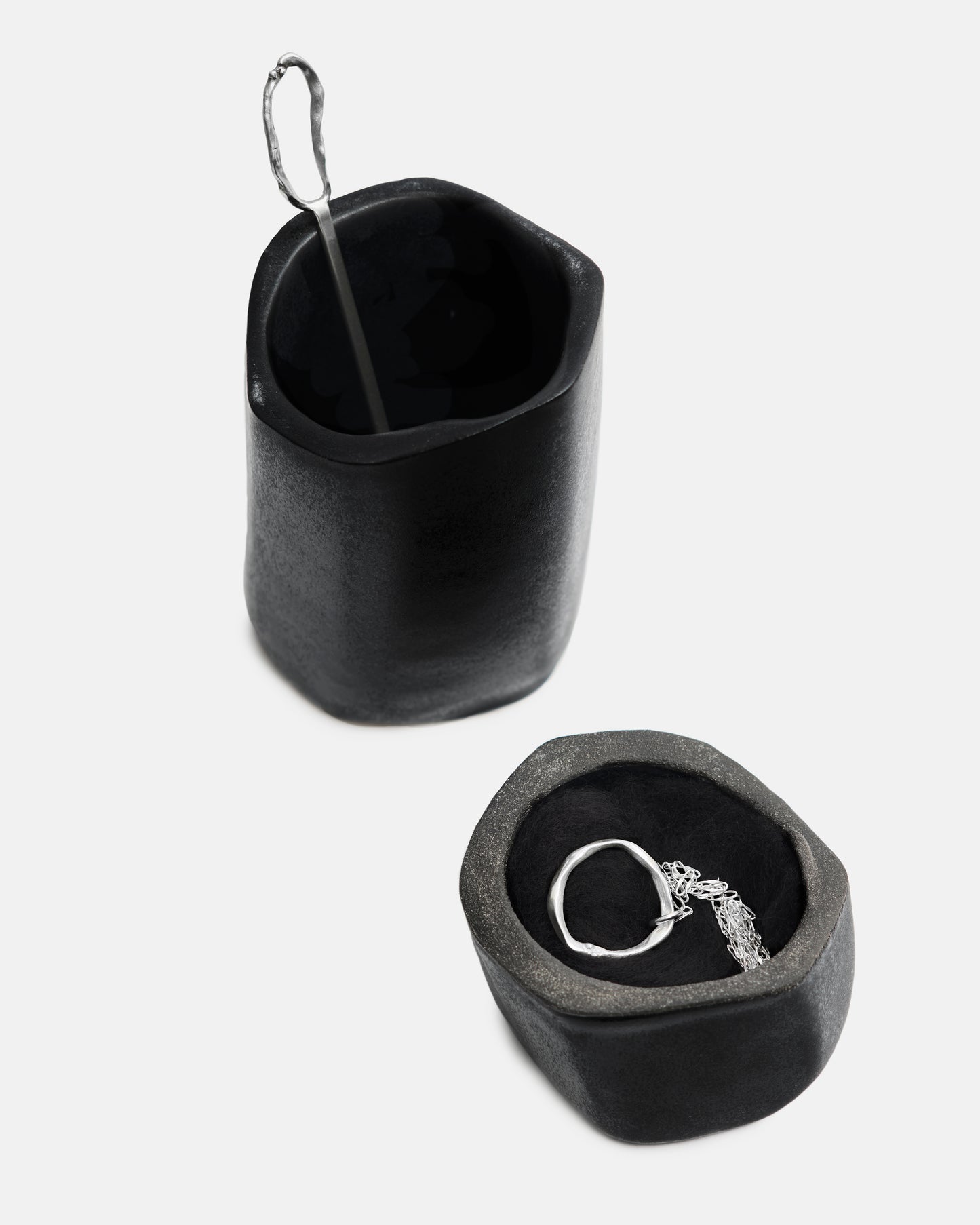 Shelter box I. Black ceramic jewelry box, unique piece.
