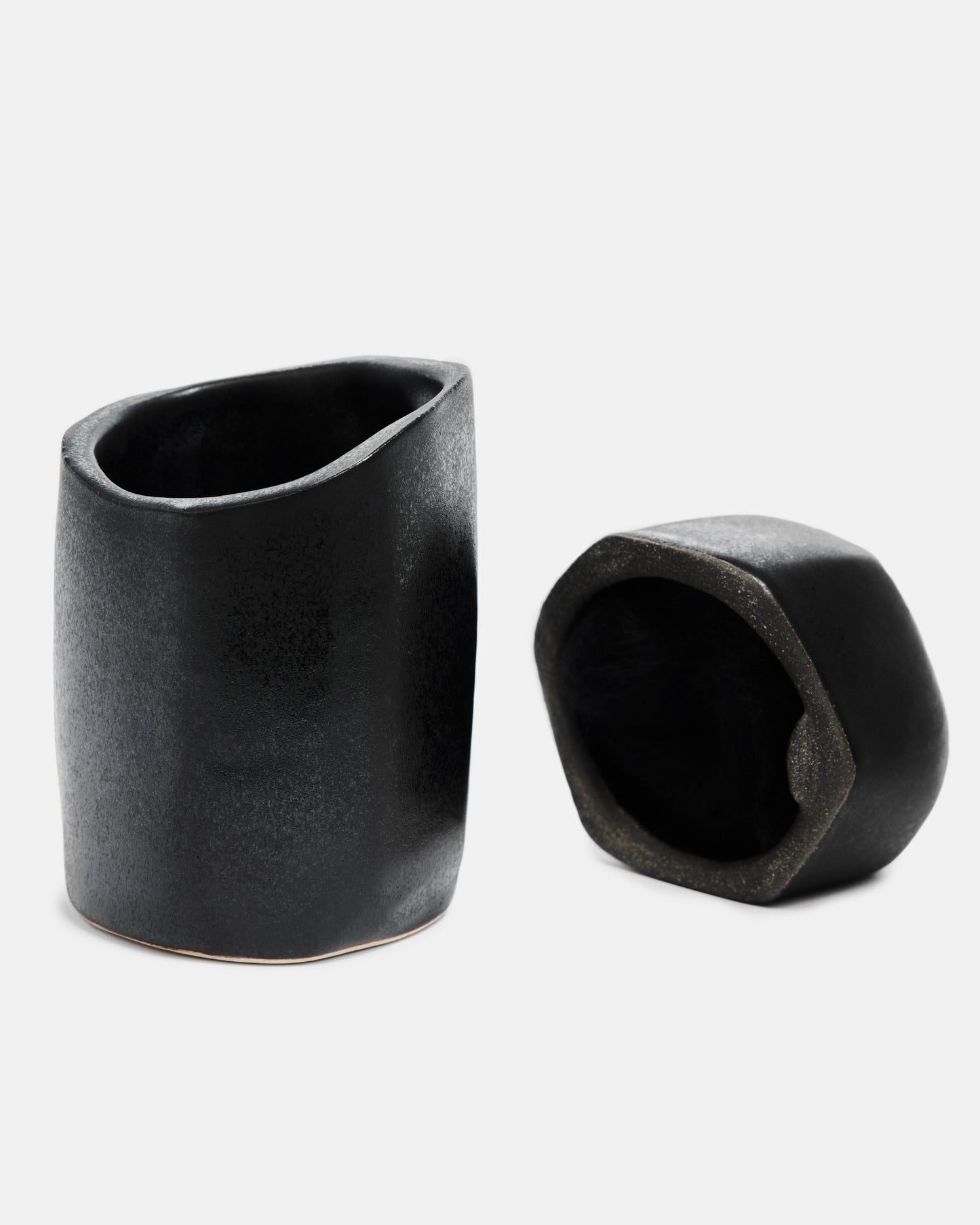 Shelter box I. Black ceramic jewelry box, unique piece.